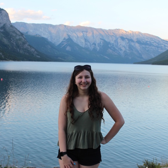 Meet your Posher, Aubrey - Picture 1 of 1